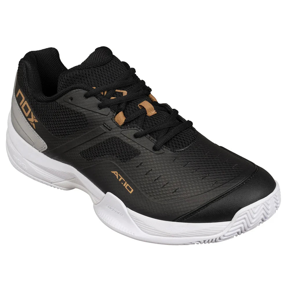 TENIS NOX AT10 PRO NEGRO/DORADO
