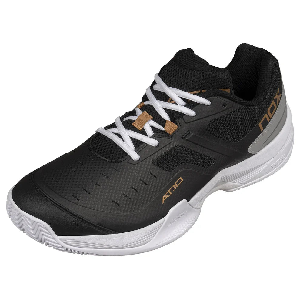 TENIS NOX AT10 PRO NEGRO/DORADO